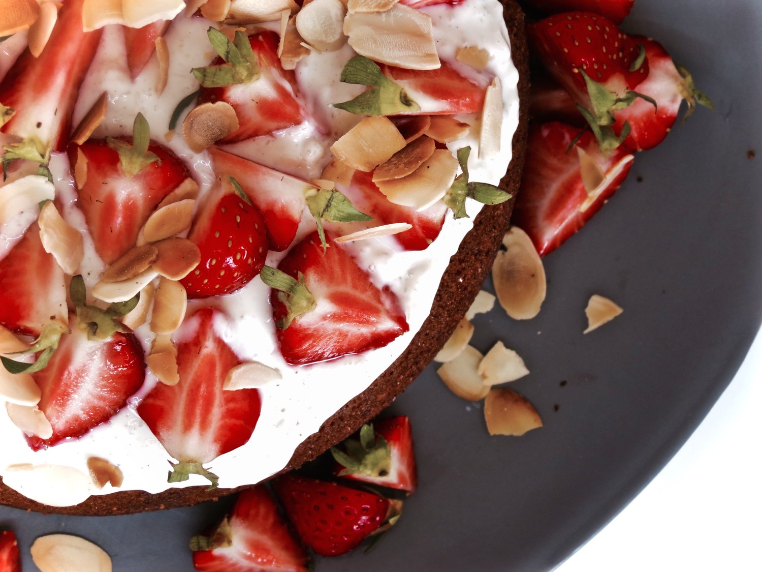 Almond Polenta Cake with fresh Strawberries